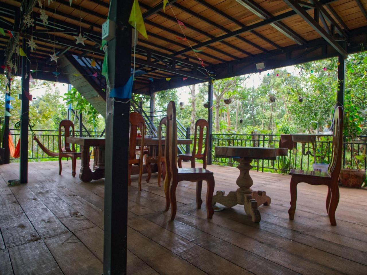 Manel Guesthouse And Restaurant Сенмонором Экстерьер фото